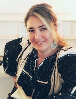 Follow Mona Edulesco on Select