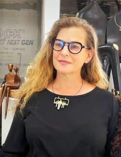 Follow Yenny Cocq on Select