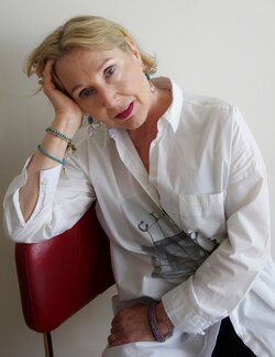 Follow Claudia Bläsi on Select