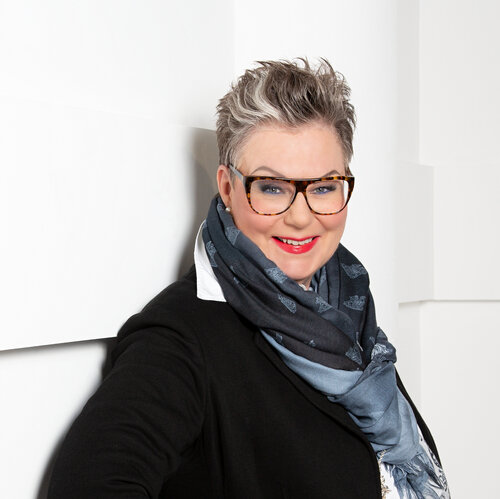 Follow Manuela Rathje on Select