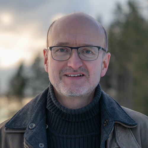 Follow Wolfgang Eckert on Select