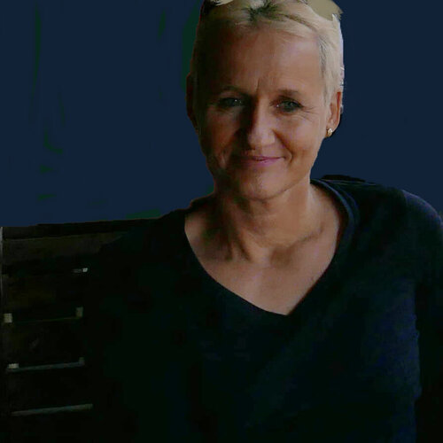 Follow Lisbeth Buonanno on Select