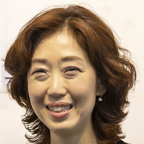 Follow Mia Kim on Select