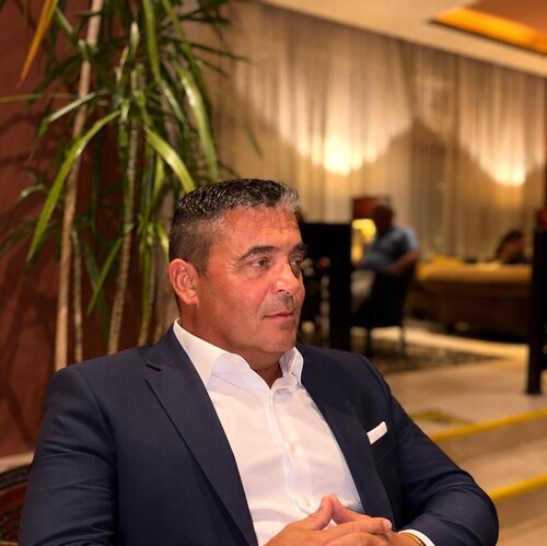 Follow Hervé Souffi on Select