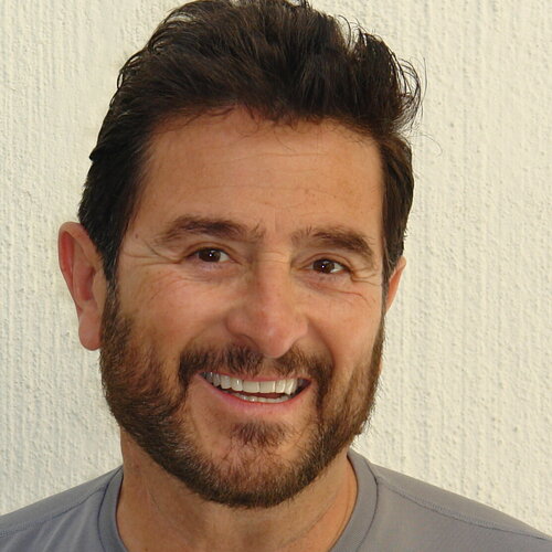 Follow Alejandro Martínez-Peña on Select