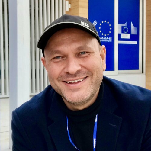 Follow Yiannis Kaminis on Select