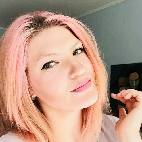 Follow Helen She on Select