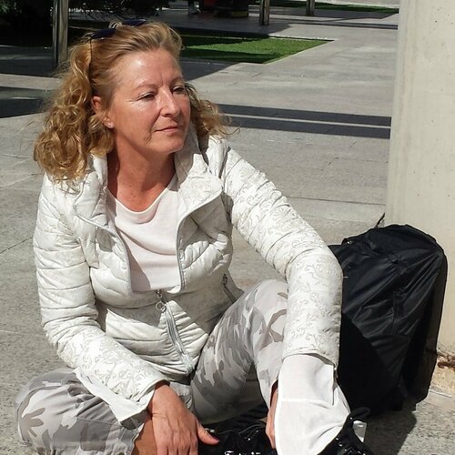 Follow Dagmar Ridky on Select
