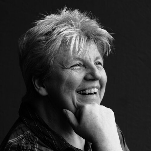 Follow Beate Blume on Select
