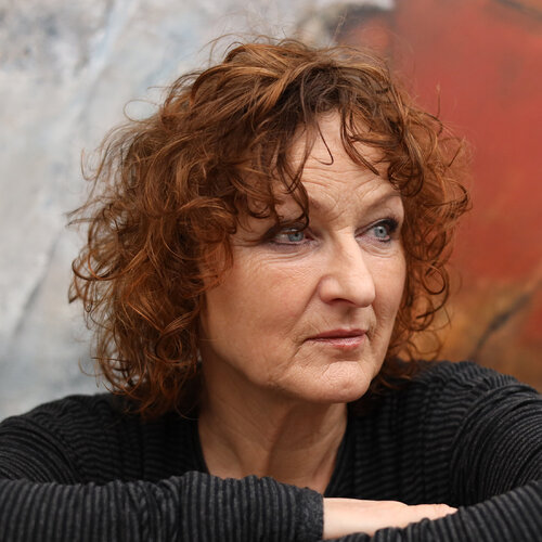 Follow Petra Knauer on Select