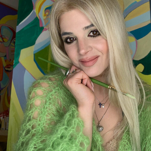 Follow Olja Mesec on Select