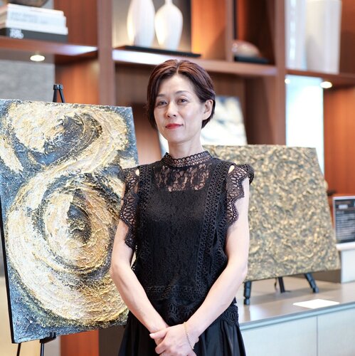 Follow yuko kimura on Select
