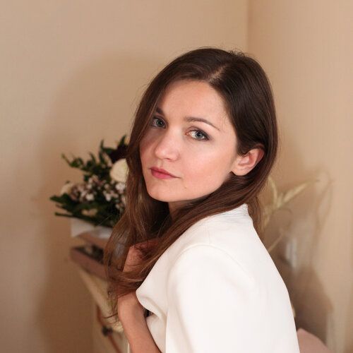 Follow Yana Ros on Select