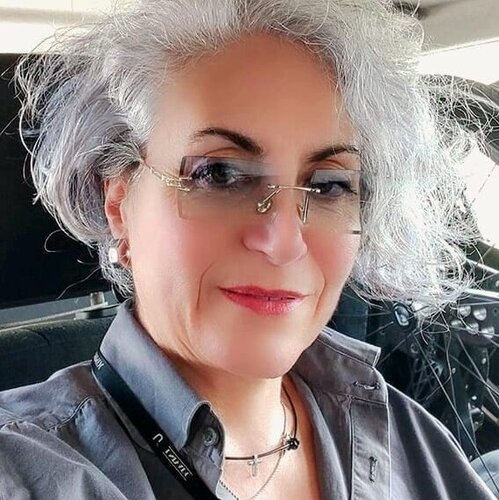 Follow Simona Rossi on Select