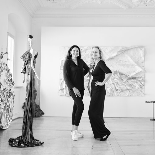 Follow NONOS Mercedes & Franziska Welte on Select