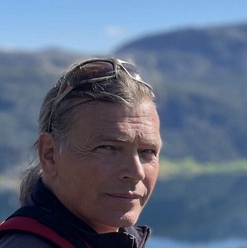 Follow Thomas Hain on Select