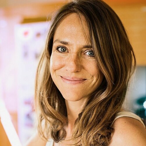 Follow Isabelle Fournet on Select