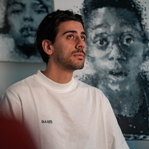 Follow Pako Bono on Select