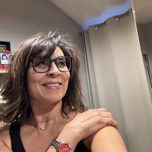 Follow Badia MARTEAU on Select