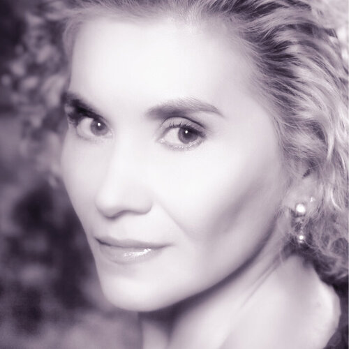 Follow Maja Weller on Select