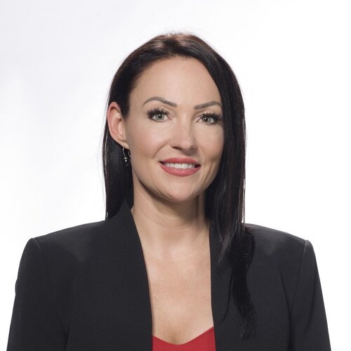Follow Melanie Meyer on Select