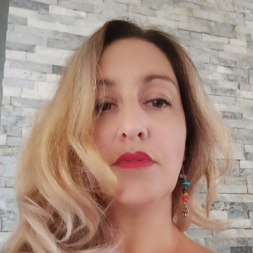 Follow laetitia GUADAGNA ASCIAK on Select
