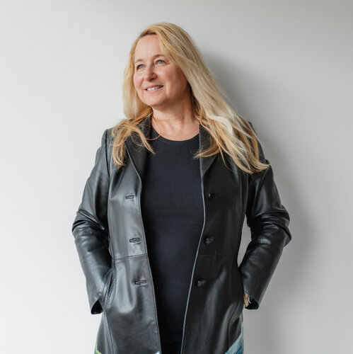 Follow Manuela Eibensteiner on Select