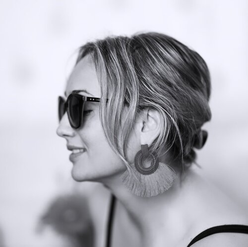 Follow Lara Florence on Select