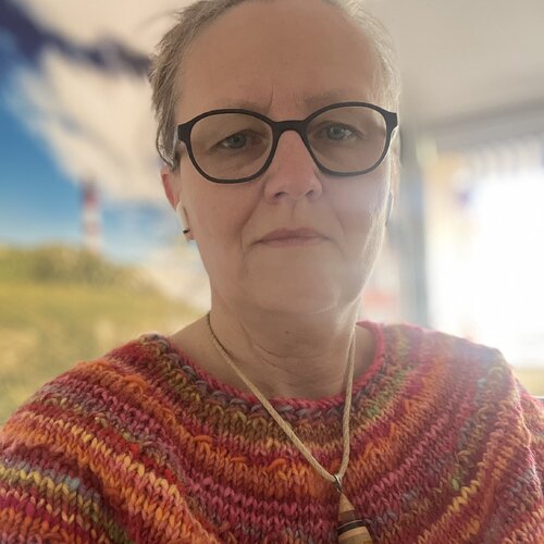 Follow Doris Heinrichs on Select