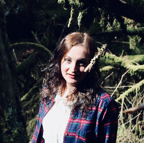 Follow Sara-Lena Moellenkamp on Select
