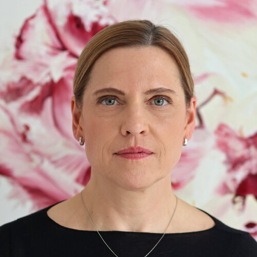 Follow Sabine Siewert on Select