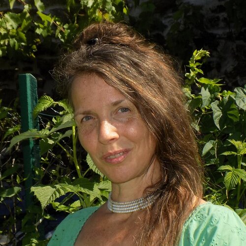 Follow Angelika Hassenpflug on Select