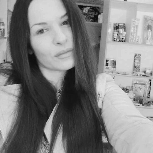 Follow Alexandra Petropoulou on Select