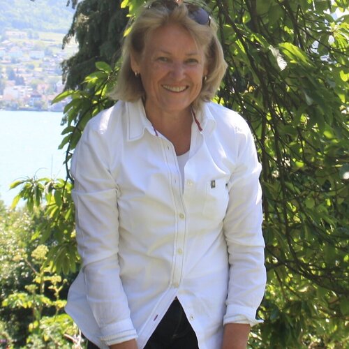 Follow Veronika Strobel on Select