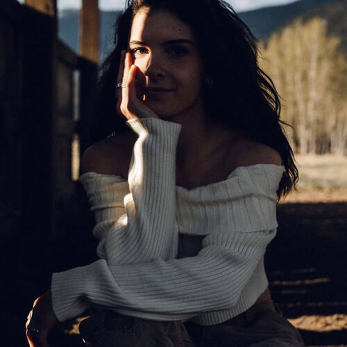 Follow Victoire Perez on Select