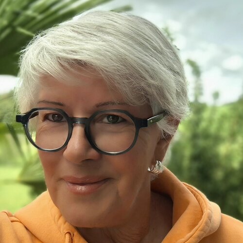 Follow Monika Stoffel on Select