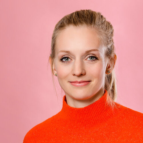 Follow Simone Platt on Select