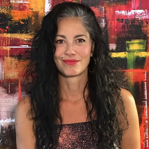 Follow Mariana Eiras on Select