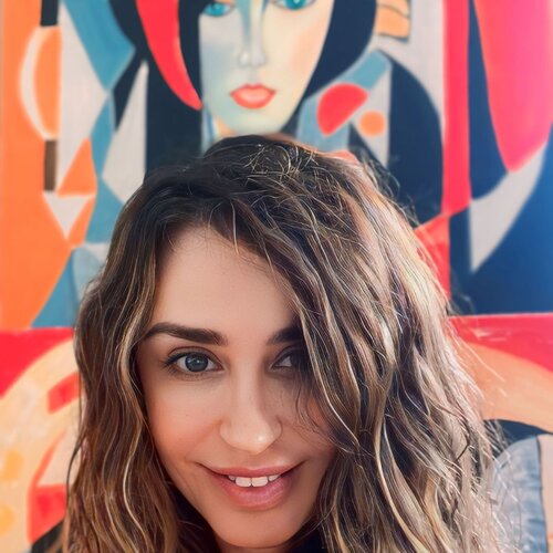 Follow Elena Logovinsky on Select