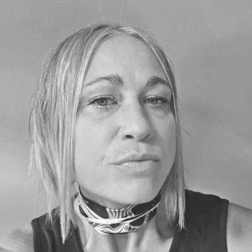 Follow Leah Hicks on Select