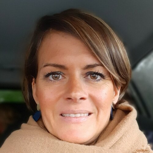 Follow Emilie CERLES on Select