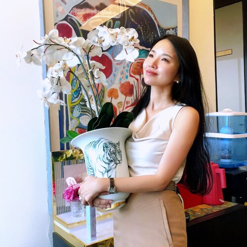 Follow VICKY YAO on Select