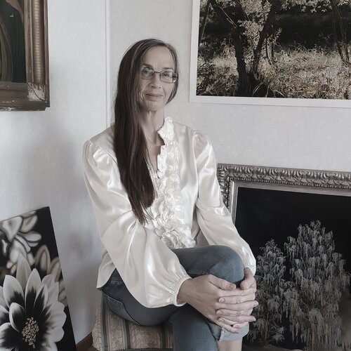 Follow Charlotte Eder on Select