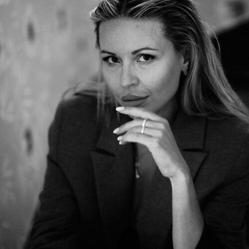 Follow Helena Kaschurow on Select