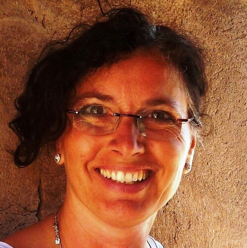 Follow PETRA MINET on Select