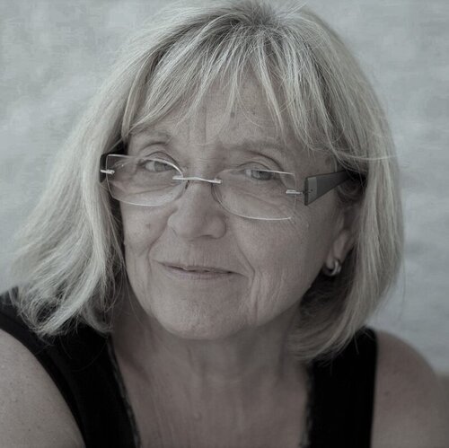 Follow Ellen Fasthuber-Huemer on Select