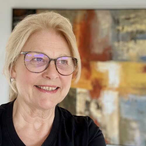 Follow Susanne Dowden on Select