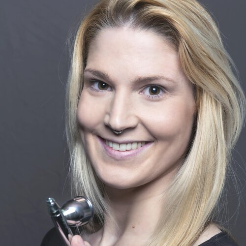 Follow Caroline Hufnagel on Select