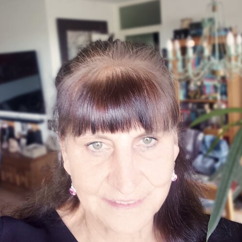Follow Sylvia Lessig on Select