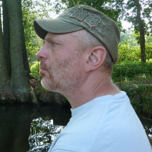 Follow Hjalmar Thelen on Select